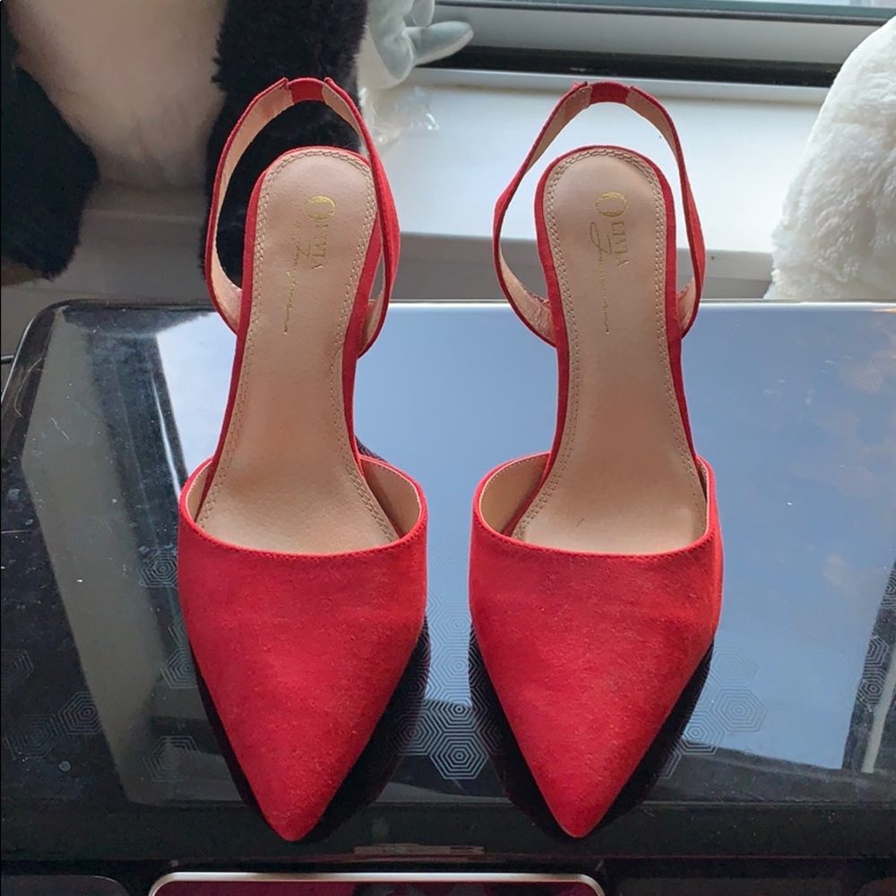 Lulus red sued pumps
